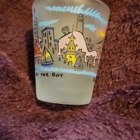 San Francisco Souvenir Shot Glass with Golden Gate Bridge Design - Picture 4 of 4
